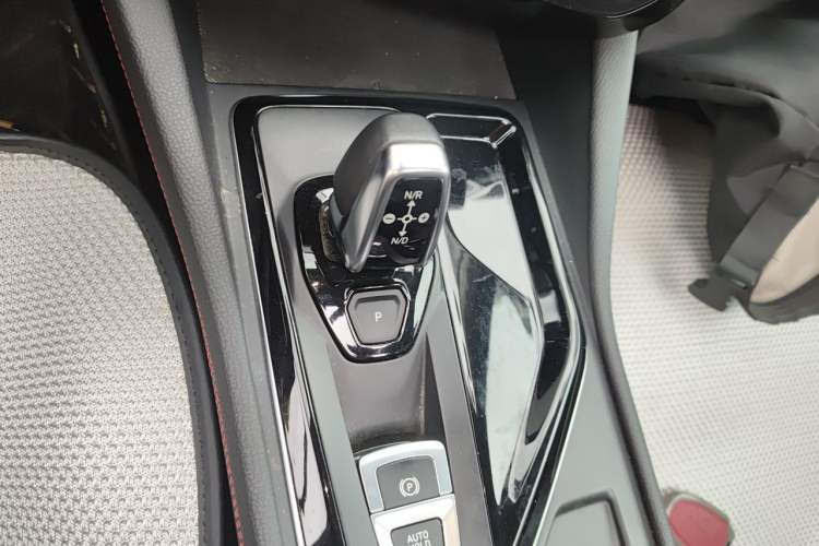 Used Lynk & Co 02 2019 1.5T DCT Two-Wheel Drive Pro Edition China VI Standard Gear Lever