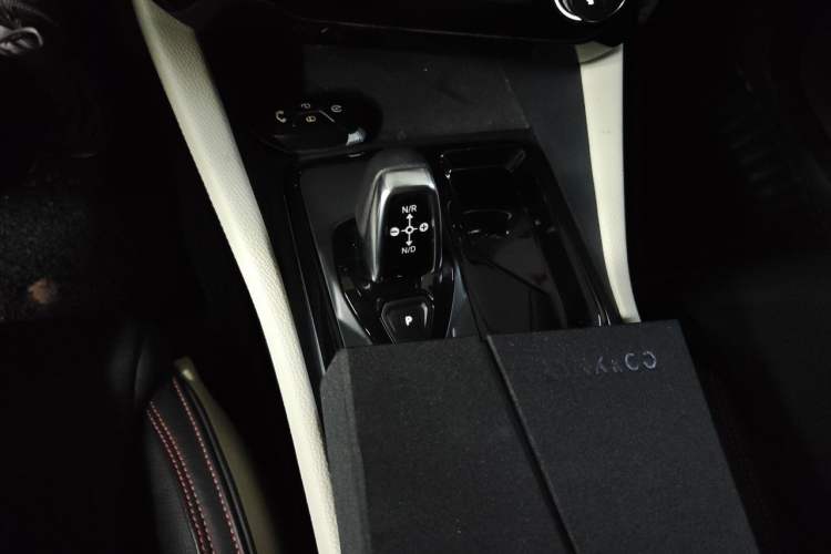 Used Lynk & Co 02 2019 High-Energy Edition 2.0T Automatic Two-Wheel Drive Shine Pro Edition China VI Standard Gear Lever