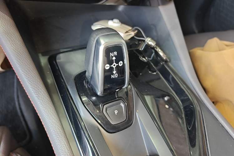 Used Lynk & Co 02 2019 High-Energy Edition 2.0T Automatic Two-Wheel Drive Shine Pro Edition China VI Standard Gear Lever