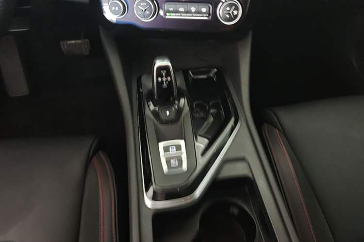 Used Lynk & Co 02 2019 High-Energy Edition 2.0T Automatic Two-Wheel Drive Pro Version China VI Standard Gear Lever