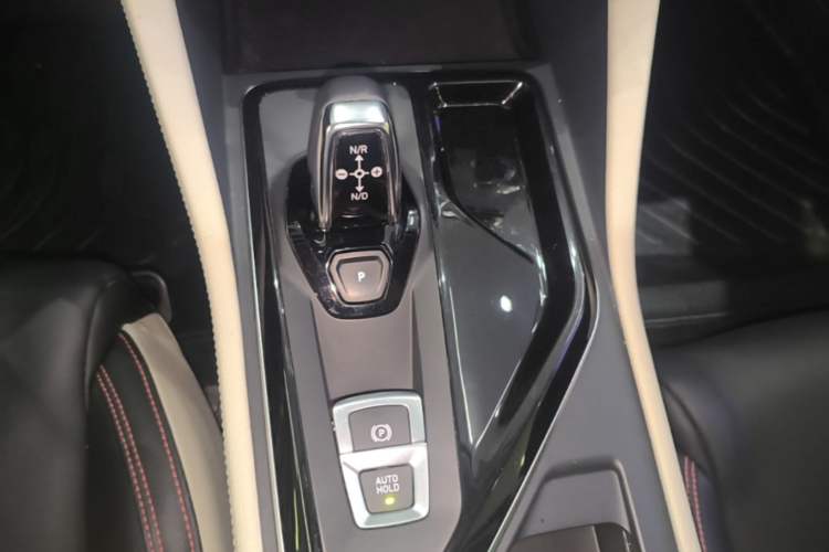 Used Lynk & Co 02 2019 1.5T DCT Two-Wheel Drive Zhaoban Version China VI Standard Gear Lever