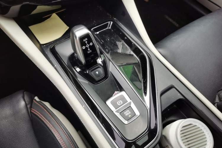 Used Lynk & Co 02 2019 1.5T DCT Two-Wheel Drive Zhaoban Version China VI Standard Gear Lever