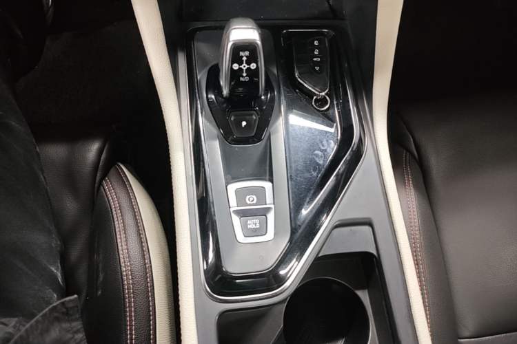 Used Lynk & Co 02 2019 1.5T DCT Two-Wheel Drive Zhaoban Version China VI Standard Gear Lever