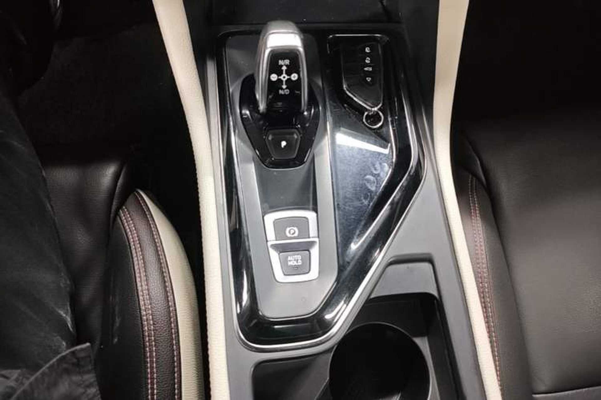 Used Lynk & Co 02 2019 1.5T DCT Two-Wheel Drive Zhaoban Version China VI Standard Gear Lever
