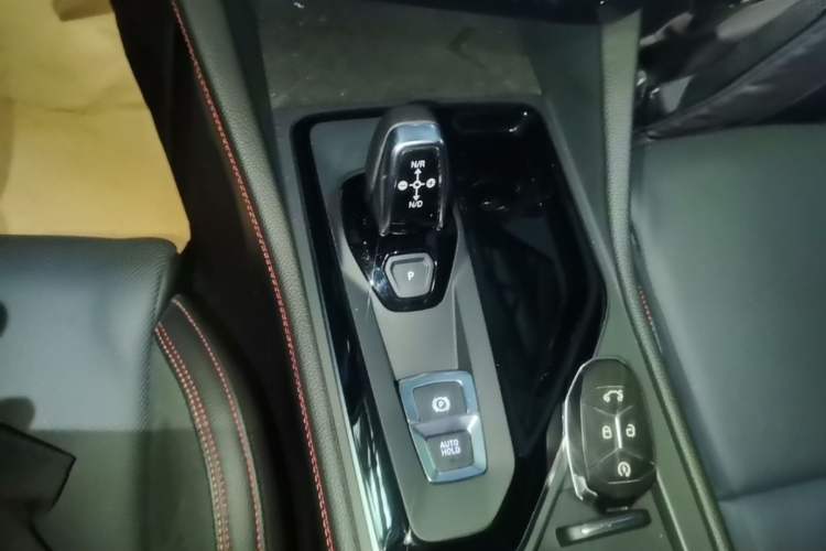 Used Lynk & Co 02 2019 High-Energy Edition 2.0T Automatic Two-Wheel Drive Pro Version China VI Standard Gear Lever