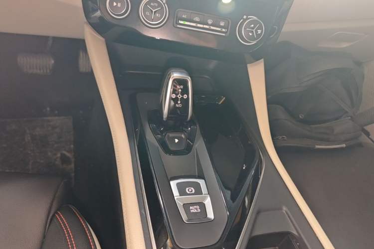 Used Lynk & Co 02 2019 1.5T DCT Two-Wheel Drive Zhaoban Version China VI Standard Gear Lever
