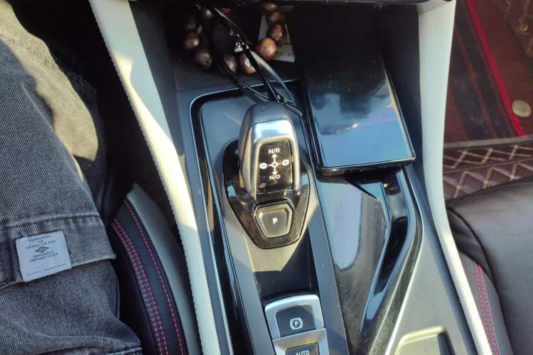 Used Lynk & Co 02 2019 1.5T DCT Two-Wheel Drive Shine Pro Edition China VI Standard Gear Lever