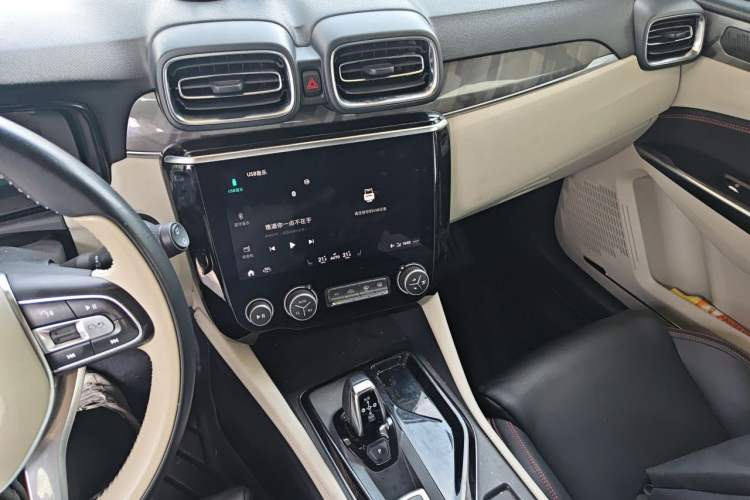 Used Lynk & Co 02 2019 1.5T DCT Two-Wheel Drive Shine Pro Edition China VI Standard Gear Lever