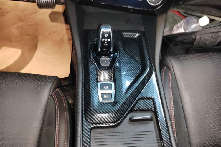 Used Lynk & Co 02 2019 High-Energy Edition 2.0T Automatic Two-Wheel Drive Shine Pro Edition China VI Standard Gear Lever