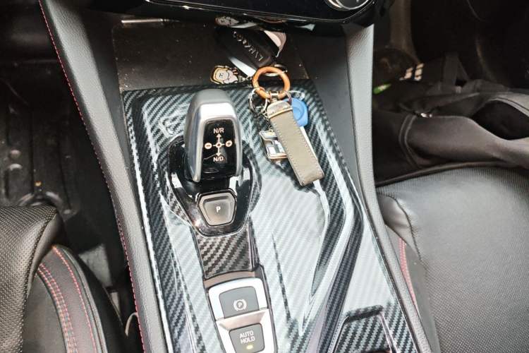 Used Lynk & Co 02 2019 High-Energy Edition 2.0T Automatic Two-Wheel Drive Pro Version China VI Standard Gear Lever