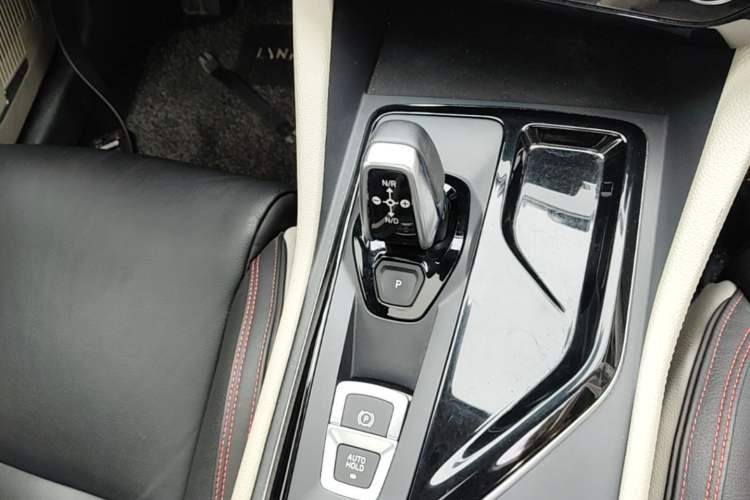 Used Lynk & Co 02 2019 High-Energy Edition 2.0T Automatic Two-Wheel Drive Shine Pro Edition China VI Standard Gear Lever