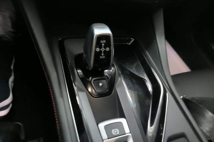 Used Lynk & Co 02 2019 High-Energy Edition 2.0T Automatic Two-Wheel Drive Rugged Version China VI Standard Gear Lever