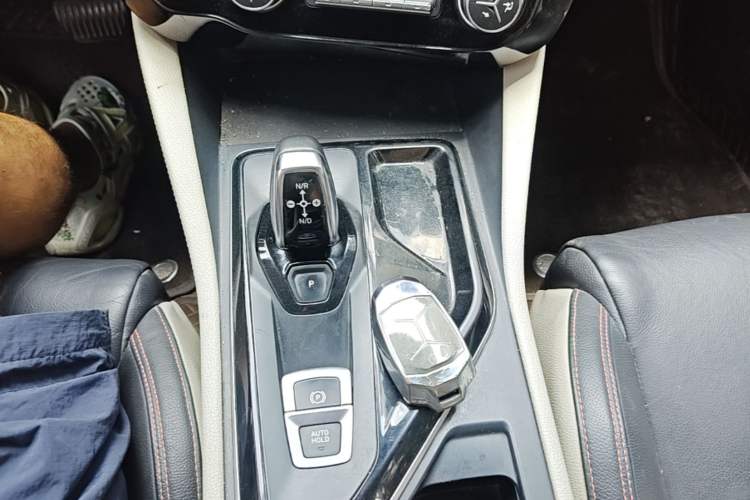 Used Lynk & Co 02 2019 1.5T DCT Two-Wheel Drive Shine Pro Edition China VI Standard Gear Lever