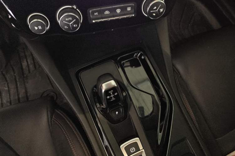 Used Lynk & Co 02 2019 1.5T DCT Two-Wheel Drive Pro Edition China VI Standard Gear Lever