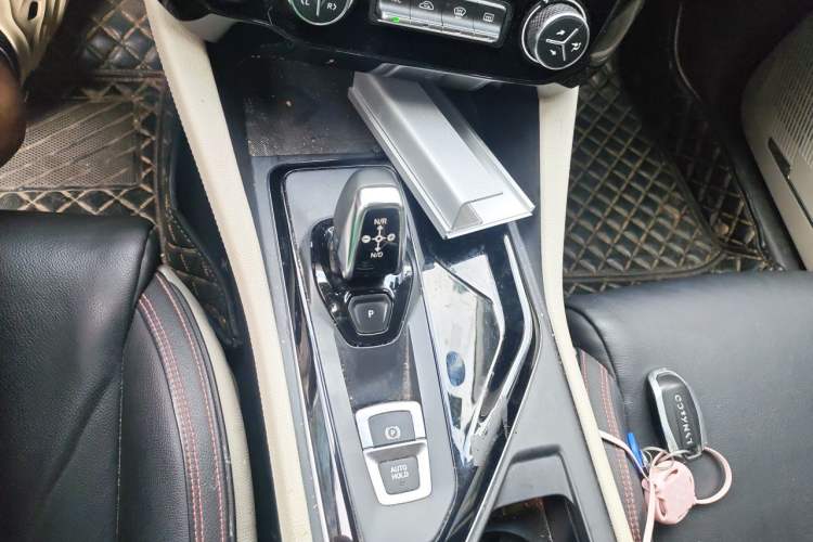 Used Lynk & Co 02 2019 1.5T DCT Two-Wheel Drive Shine Pro Edition China VI Standard Gear Lever