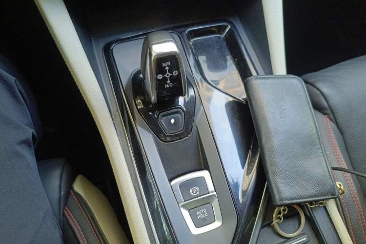 Used Lynk & Co 02 2019 High-Energy Edition 2.0T Automatic Two-Wheel Drive Shine Pro Edition China VI Standard Gear Lever
