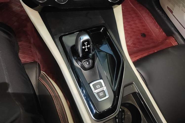 Used Lynk & Co 02 2019 1.5T DCT Two-Wheel Drive Shine Pro Edition China VI Standard Gear Lever