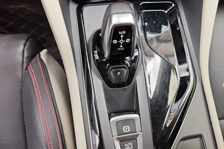 Used Lynk & Co 02 2019 1.5T DCT Two-Wheel Drive Shine Pro Edition China VI Standard Gear Lever