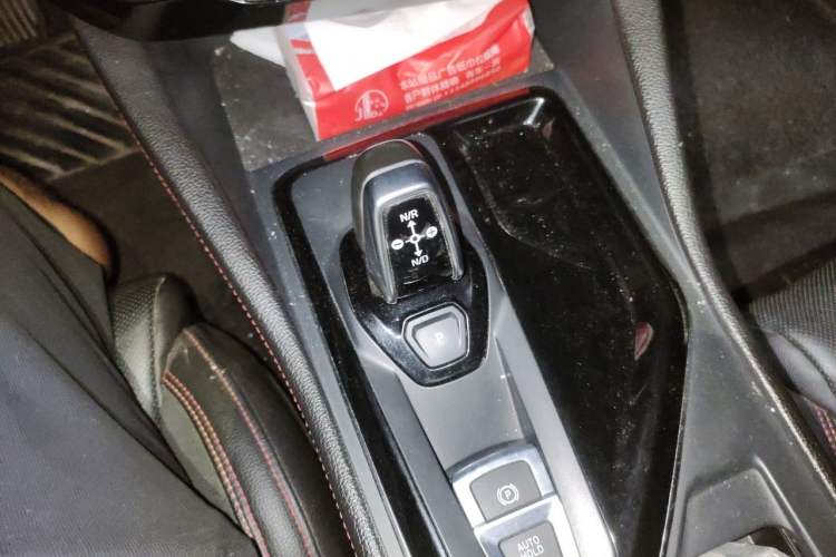 Used Lynk & Co 02 2019 High-Energy Edition 2.0T Automatic Two-Wheel Drive Pro Version China VI Standard Gear Lever