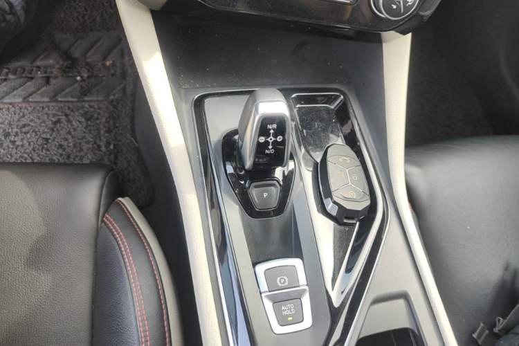Used Lynk & Co 02 2019 1.5T DCT Two-Wheel Drive Shine Pro Edition China VI Standard Gear Lever