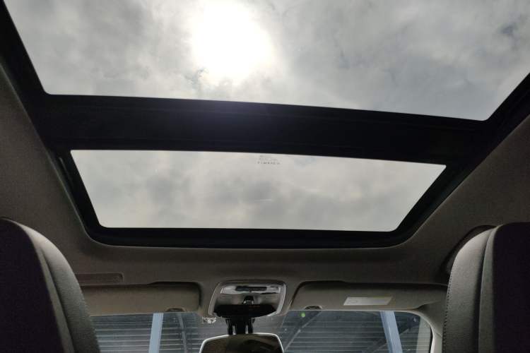 Used Lynk & Co 02 2019 High-Energy Edition 2.0T Automatic Two-Wheel Drive Zhaoban Model China VI Standard Headliner