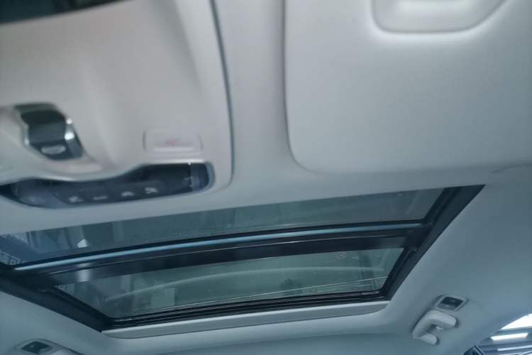 Used Lynk & Co 02 2019 1.5T DCT Two-Wheel Drive Sporty Version China VI Standard Headliner