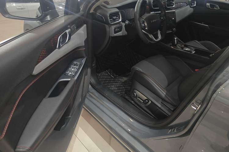 Used Lynk & Co 02 2019 1.5T DCT Two-Wheel Drive Pro Edition China VI Standard Interior 1