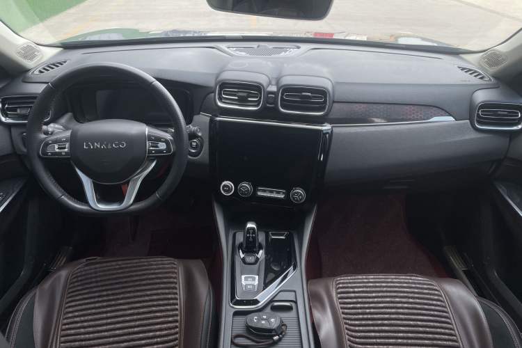 Used Lynk & Co 02 2019 1.5T DCT Two-Wheel Drive Pro Edition China VI Standard Interior 2