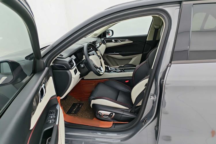 Used Lynk & Co 02 2019 1.5T DCT Two-Wheel Drive Shine Pro Edition China VI Standard Interior 3