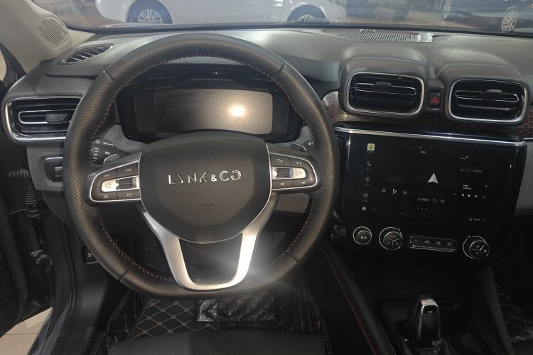 Used Lynk & Co 02 2019 1.5T DCT Two-Wheel Drive Pro Edition China VI Standard Interior 3