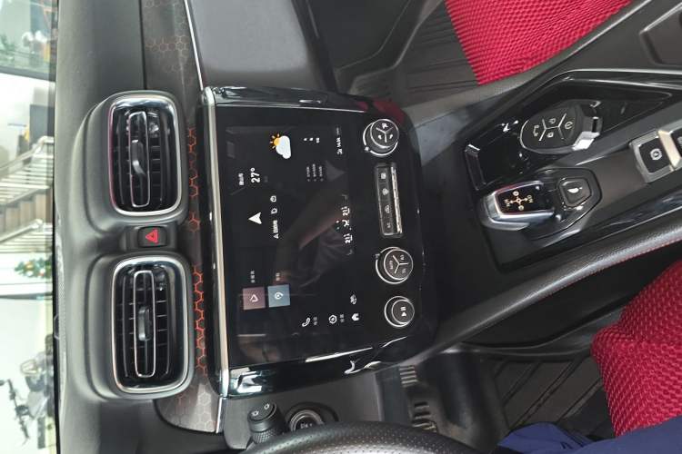 Used Lynk & Co 02 2019 High-Energy Edition 2.0T Automatic Two-Wheel Drive Pro Version China VI Standard Interior 3
