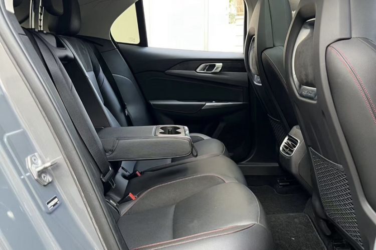 Used Lynk & Co 02 2019 High-Energy Edition 2.0T Automatic Two-Wheel Drive Rugged Version China VI Standard Interior 3