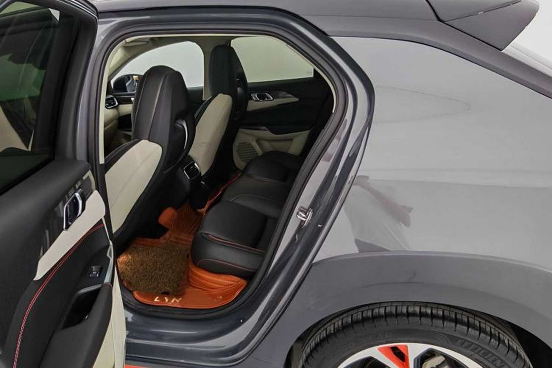 Used Lynk & Co 02 2019 1.5T DCT Two-Wheel Drive Shine Pro Edition China VI Standard Interior 4