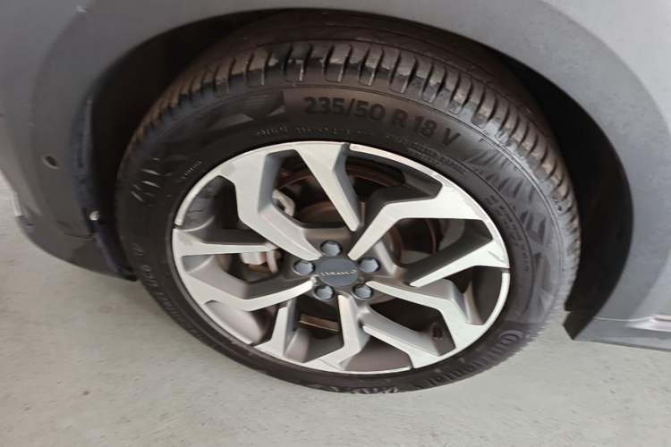 Used Lynk & Co 02 2019 High-Energy Edition 2.0T Automatic Two-Wheel Drive Pro Version China VI Standard Left Front Wheel Hub