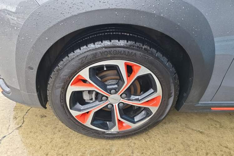 Used Lynk & Co 02 2019 1.5T DCT Two-Wheel Drive Shine Pro Edition China VI Standard Left Front Wheel Hub