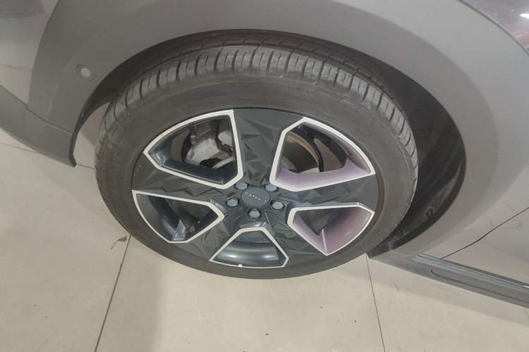Used Lynk & Co 02 2019 High-Energy Edition 2.0T Automatic Two-Wheel Drive Shine Pro Edition China VI Standard Left Front Wheel Hub