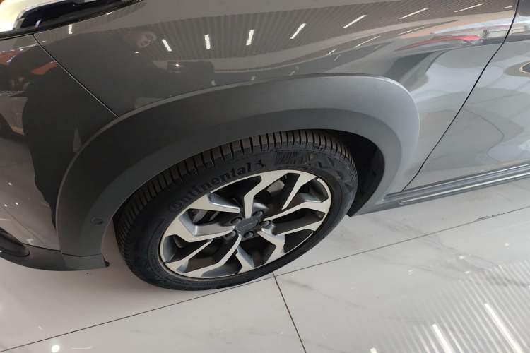 Used Lynk & Co 02 2019 1.5T DCT Two-Wheel Drive Pro Edition China VI Standard Left Front Wheel Hub