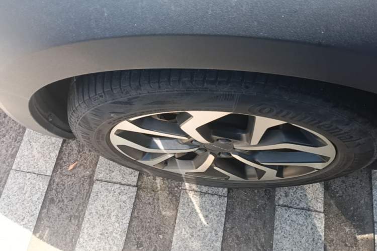 Used Lynk & Co 02 2019 1.5T DCT Two-Wheel Drive Sporty Version China VI Standard Left Front Wheel Hub