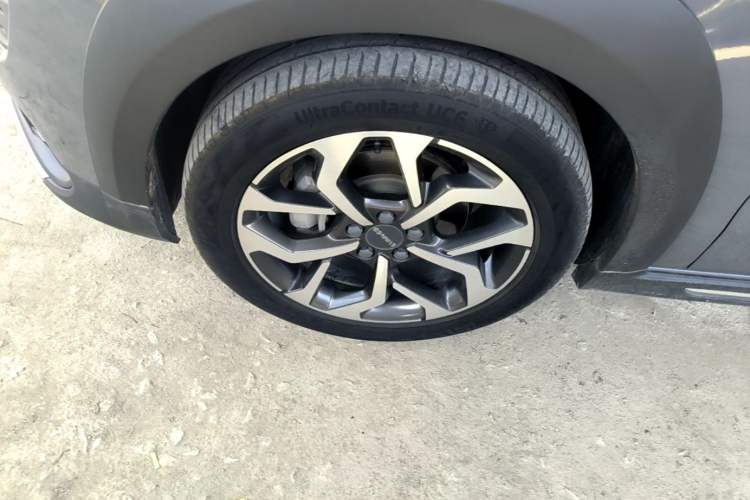 Used Lynk & Co 02 2019 1.5T DCT Two-Wheel Drive Sporty Version China VI Standard Left Front Wheel Hub