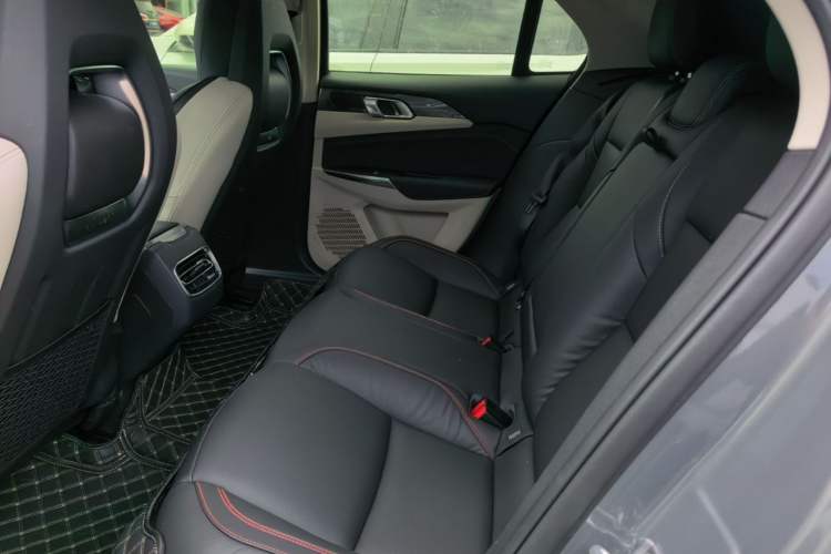 Used Lynk & Co 02 2019 1.5T DCT Two-Wheel Drive Zhaoban Version China VI Standard Left Rear Seat