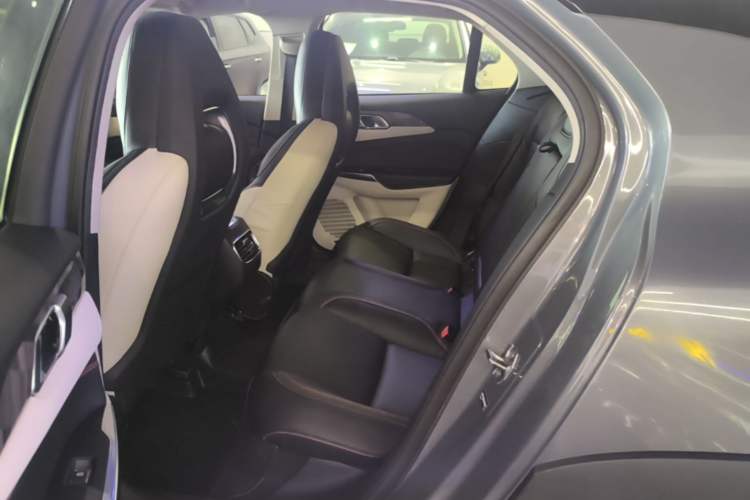 Used Lynk & Co 02 2019 1.5T DCT Two-Wheel Drive Zhaoban Version China VI Standard Left Rear Seat