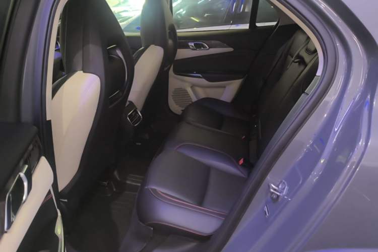 Used Lynk & Co 02 2019 1.5T DCT Two-Wheel Drive Zhaoban Version China VI Standard Left Rear Seat