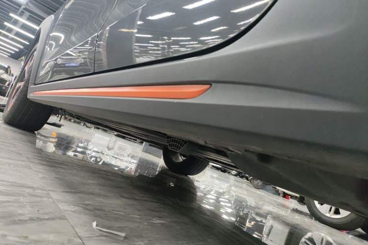 Used Lynk & Co 02 2019 High-Energy Edition 2.0T Automatic Two-Wheel Drive Zhaoban Model China VI Standard Left Side Sill
