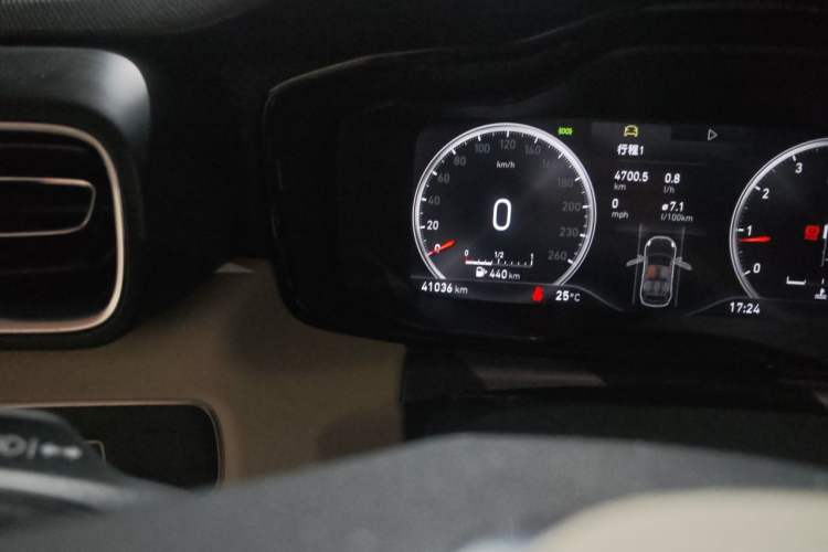 Used Lynk & Co 02 2019 High-Energy Edition 2.0T Automatic Two-Wheel Drive Shine Pro Edition China VI Standard Odometer Close Up