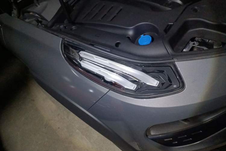 Used Lynk & Co 02 2019 High-Energy Edition 2.0T Automatic Two-Wheel Drive Shine Pro Edition China VI Standard Right Front Headlight