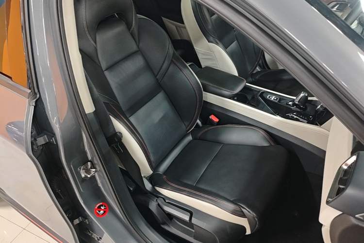 Used Lynk & Co 02 2019 1.5T DCT Two-Wheel Drive Zhaoban Version China VI Standard Right Front Seat
