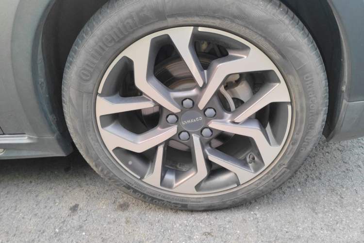 Used Lynk & Co 02 2019 1.5T DCT Two-Wheel Drive Sporty Version China VI Standard Right Front Wheel Hub