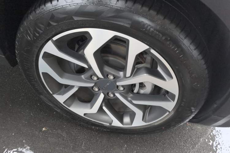 Used Lynk & Co 02 2019 1.5T DCT Two-Wheel Drive Sporty Version China VI Standard Right Front Wheel Hub
