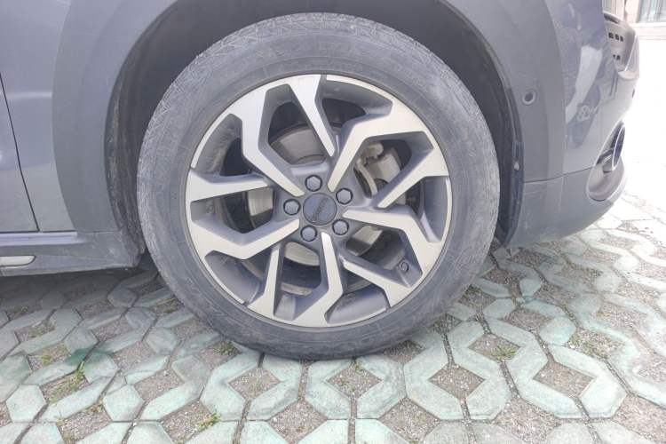 Used Lynk & Co 02 2019 1.5T DCT Two-Wheel Drive Pro Edition China VI Standard Right Front Wheel Hub