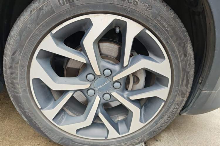 Used Lynk & Co 02 2019 1.5T DCT Two-Wheel Drive Sporty Version China VI Standard Right Front Wheel Hub